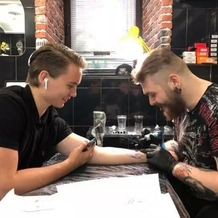 Процесс создания татуировки