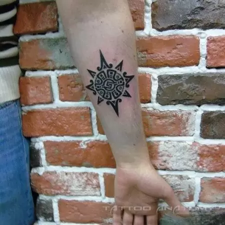 тату женское левая рука с узором